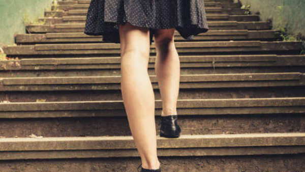 दोनों बेटियों ने अलग-अलग दर्ज कराए मामले