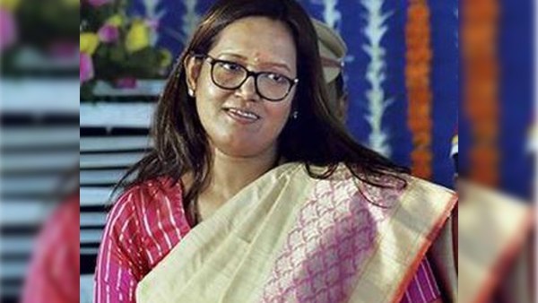 मुंबई कांग्रेस अध्यक्ष की बेटी हैं वर्षा
