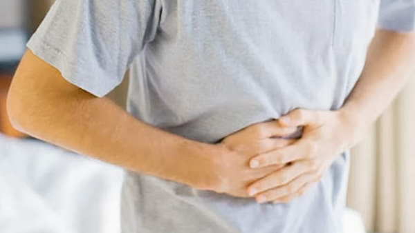 बुजुर्ग के पेट में बचपन से थी बच्चेदानी