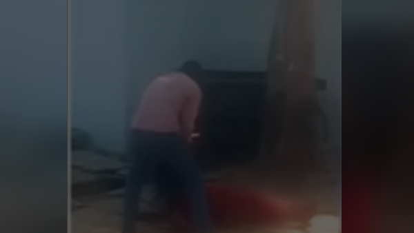 पास के किराए के कमरे में रहता था युवक