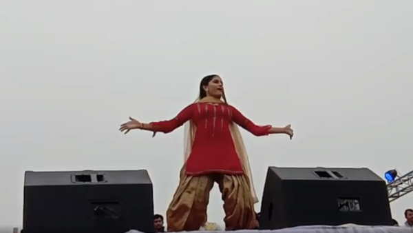 सपना चौधरी ने हरियाणवी गानों पर किया डांस