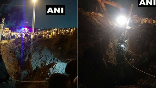 Maharashtra: Five people, including two fire brigade personnel trapped in a hole, that was dug for a drainage line in Dapodi area of Pune. Maharashtra: Five people, including two fire brigade personnel trapped in a hole, that was dug for a drainage line in Dapodi area of Pune.