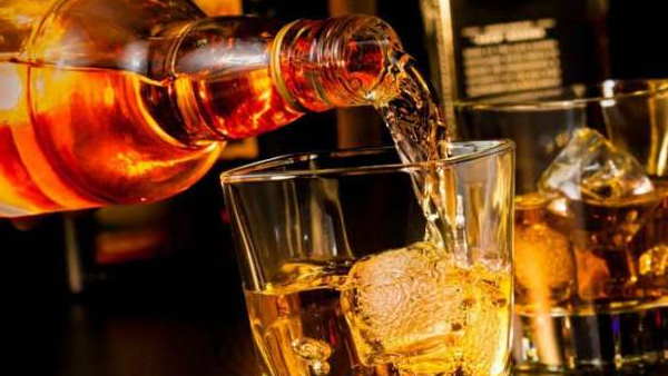 बुजुर्ग ने कहा शराब मरने पर ही छूटेगी