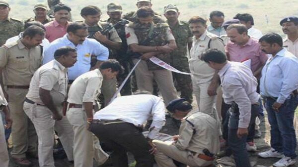 मध्य प्रदेश के जेल से भागे सिमी सदस्यों का एनकाउंटर मध्य प्रदेश के जेल से भागे सिमी सदस्यों का एनकाउंटर