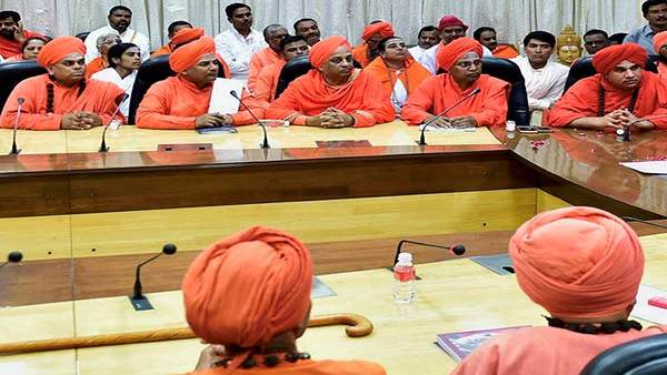 जाति-धर्म के नाम पर माहौल खराब करते चंद लोग व राजनेता