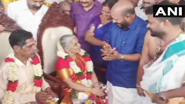 67-year-old Kochaniyan Menon and a 65-year-old Lakshmi Ammal, tied the knot at government-run old-age home in Kerala 67-year-old Kochaniyan Menon and a 65-year-old Lakshmi Ammal, tied the knot at government-run old-age home in Kerala