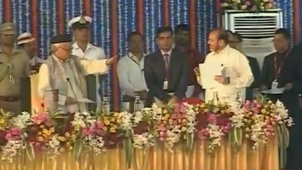 कांग्रेस विधायक पर शपथ ग्रहण के दौरान गुस्सा हुए राज्यपाल कोश्यारी