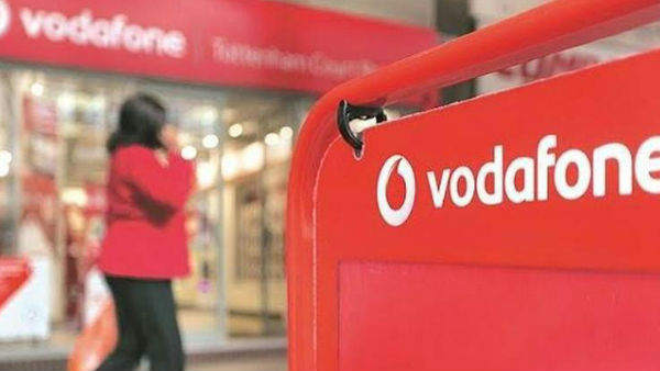 वोडाफोन ने दिया डबल झटका