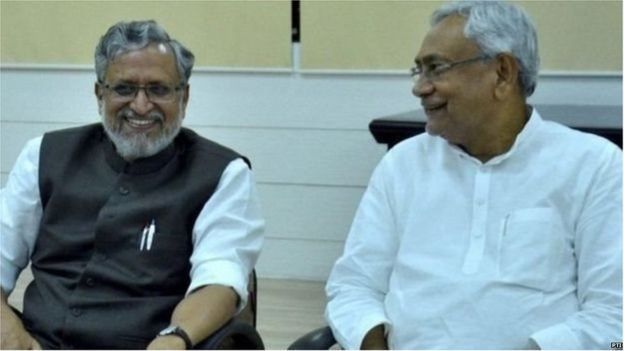 बिहार के मुख्यमंत्री नितिश कुमार के साथ सुशील कुमार मोदी