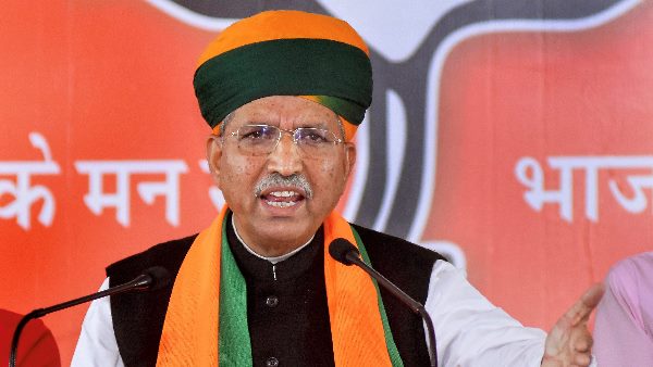 'कानून को लागू ना करना संविधान के खिलाफ'