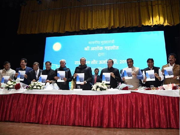 मोदी को क्यों अलग-अलग मुल्कों में सम्मान मिला 