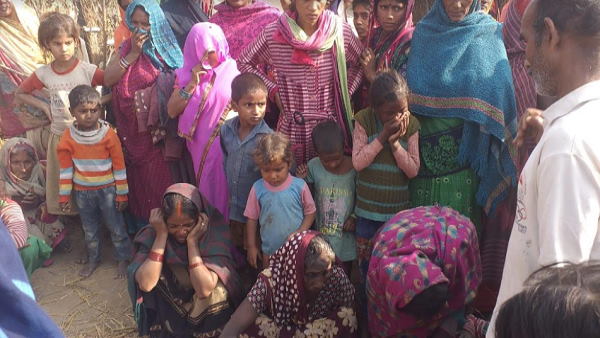 राशन कार्ड मालिकों ने यूं हासिल किए उंगलियों के निशान