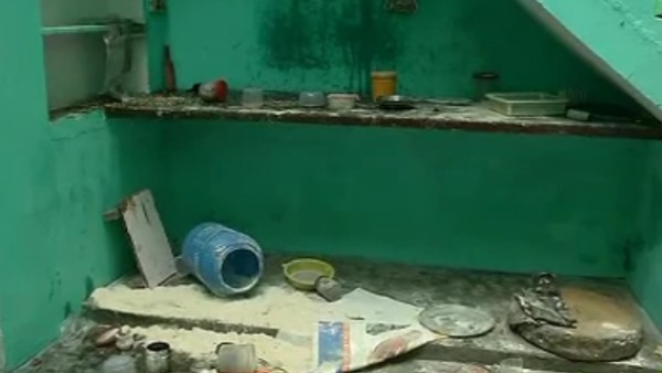 कई परिवारों ने छोड़ा अपना घर कई परिवारों ने छोड़ा अपना घर