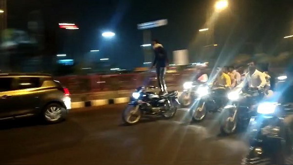 watch-video-dangerous-stunt-of-boy-going-full-speed-on-free-hand-bike
