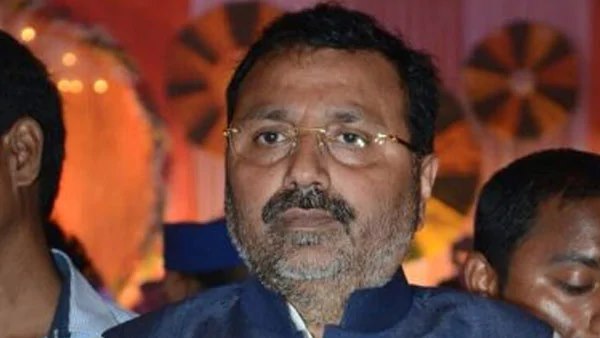 प्रज्ञा ठाकुर के विवादित बयान का भी उन्होंने बचाव किया था