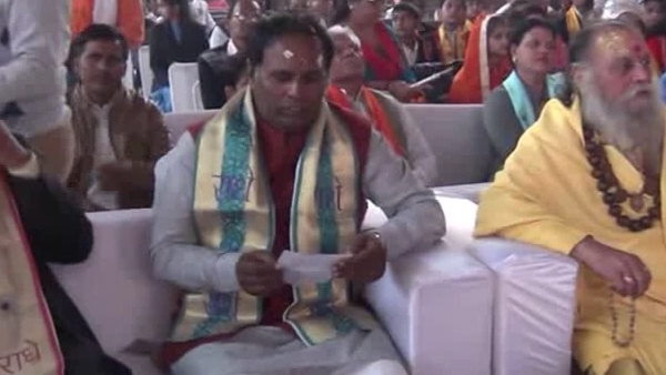 हैदराबाद की घटना को यूपी का बताया