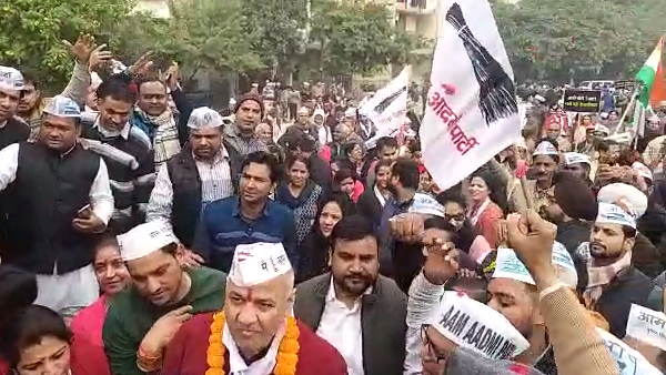 fight in BJP AAP workers at delhi over CAA