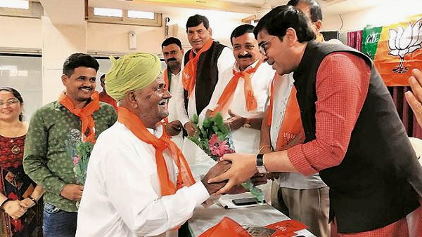 कोई 12 साल पहले भारत में बसा, कोई लंबी वीजा अवधि पर रह रहा