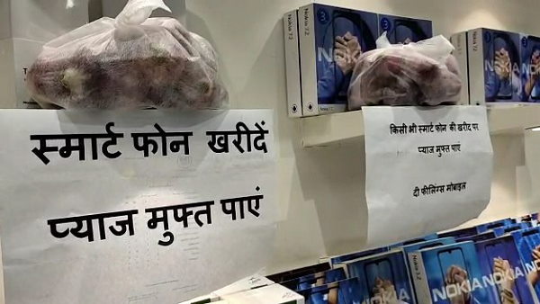 Watch video: Buy smartphone and get 1 Kg onion free in varanasi