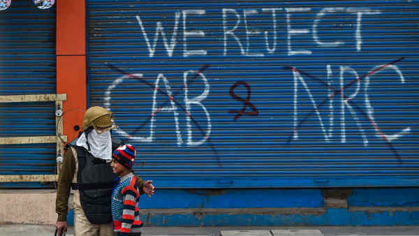 प्रदर्शन के बीच मंत्रालय ने दिए जवाब 