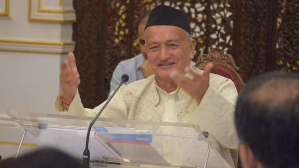 केसी पाडवी ने दोबारा मंत्री पद की शपथ ली