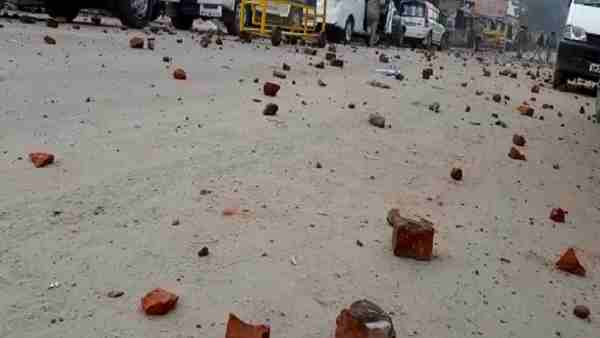 गाजियाबाद में भी हुआ पथराव, महिला इंस्पेक्टर समेत 6 घायल