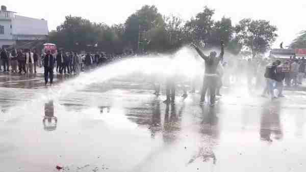 बहराइच और फिरोजाबाद में हुआ हंगामा बहराइच और फिरोजाबाद में हुआ हंगामा