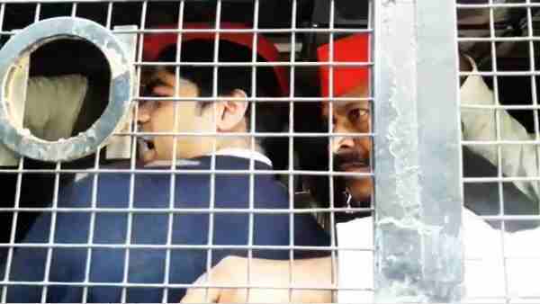 गोरखपुर में 34 एसपी नेता और कार्यकर्ता गिरफ्तार गोरखपुर में 34 एसपी नेता और कार्यकर्ता गिरफ्तार