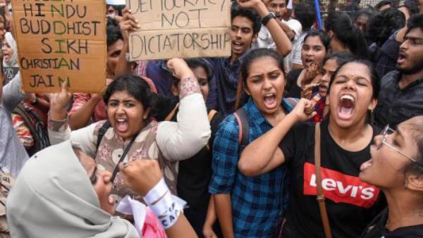 प्रश्न: 7. जब कभी NRC लागू होगा, तो क्या हमें अपनी भारतीय नागरिकता साबित करने के लिए अपने माता-पिता के जन्म का विवरण उपलब्ध कराना पड़ेगा?