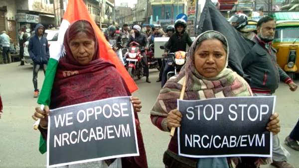 बरेली में मशाल जुलूस, 9 हिरासत में