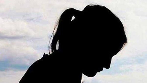 छात्राओं ने किया विरोध