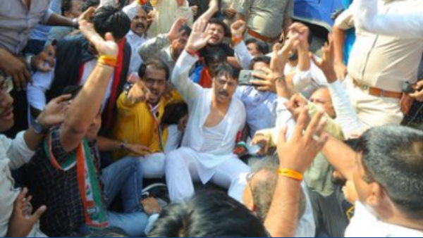 सरकार के खिलाफ खोला मोर्चा