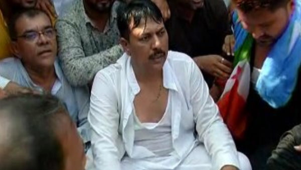 पथराव और लाठीचार्ज