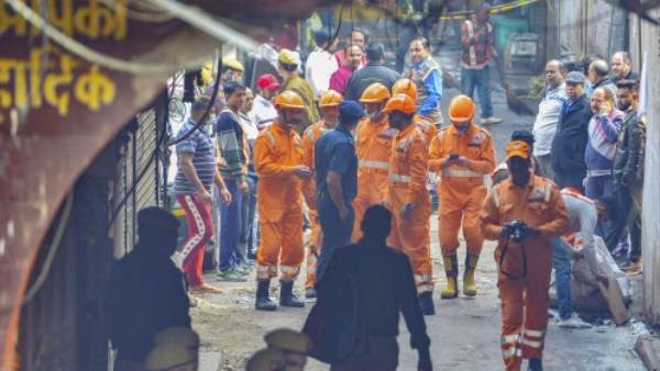  धुंआ और अंधेरा था