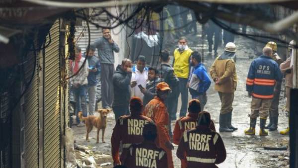 60 से अधिक मजदूर रहते थे