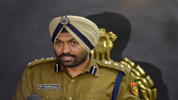 दूसरी अफवाह, दिल्ली पुलिस की गोली से दो छात्रों को गोली लगी!