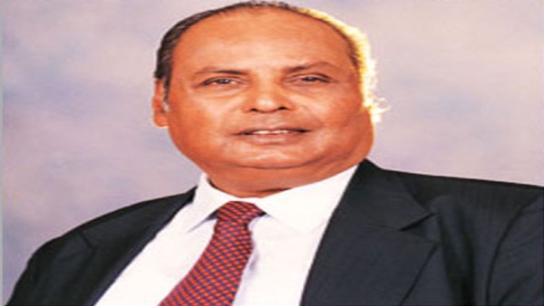  धीरूभाई अंबानी ने आम आदमी तक पहुंचाया मोबाइल फोन