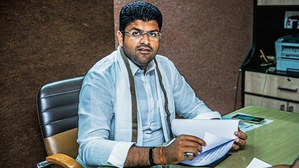 दुष्यंत चौटाला के चाचा हैं अभय चौटाला दुष्यंत चौटाला के चाचा हैं अभय चौटाला