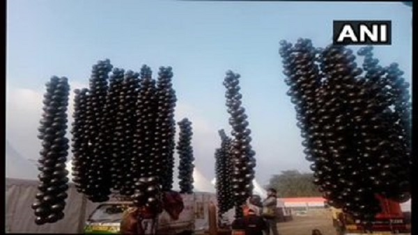 प्रियंका गांधी ने 'मोदी है तो मुमकिन है' पर कसा तंज प्रियंका गांधी ने 'मोदी है तो मुमकिन है' पर कसा तंज