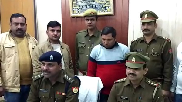 पुलिस ने घेराबंदी कर पकड़ा पुलिस ने घेराबंदी कर पकड़ा
