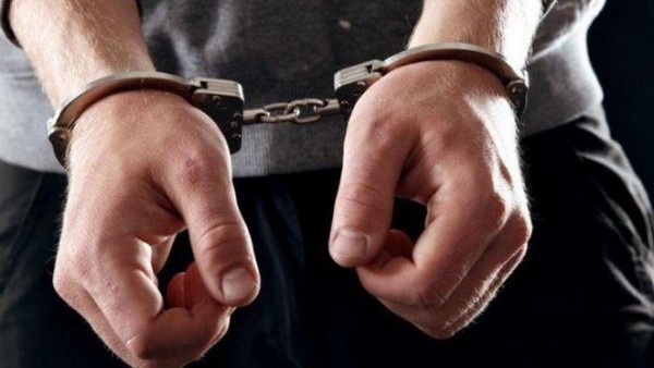 दो मोबाइल, चार सिम कार्ड बरामद