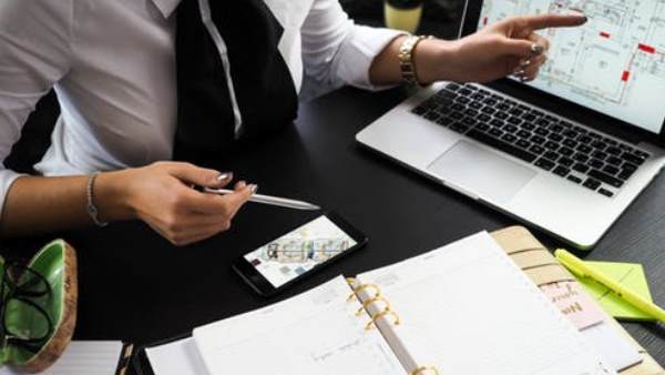 महिलाओं के साथ अच्छा व्यवहार नहीं होता