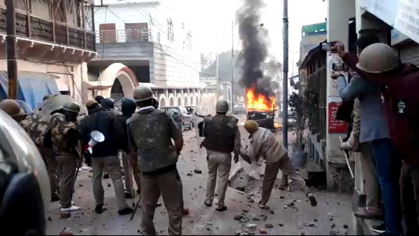 फुटेज दिखाकर भी पता लगा रही पुलिस