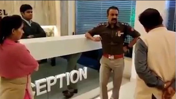 लड़की के साथ होटल पहुंचे एसपी