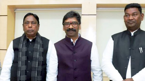 पत्थलगड़ी आंदोलनों के दौरान दर्ज मुकदमे वापस लेगी सोरेन सरकार