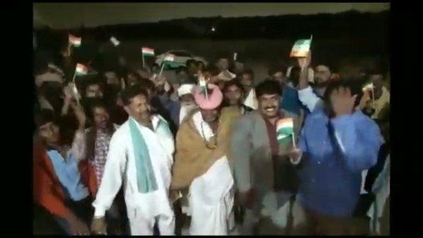  दोपहर से लगाए बैठे थे टीवी पर टकटकी 