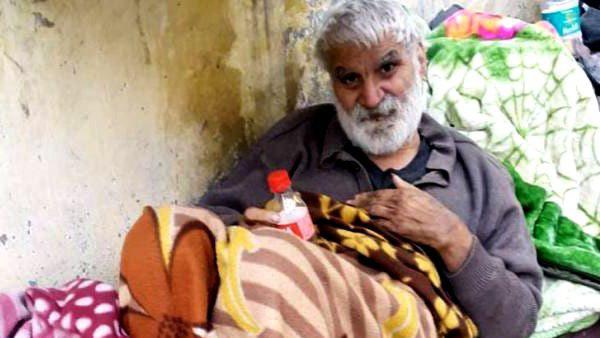 लंदन-जर्मनी में भी बिताए कई साल, अब पहाड़ गंज में फुटपाथ है ठिकाना