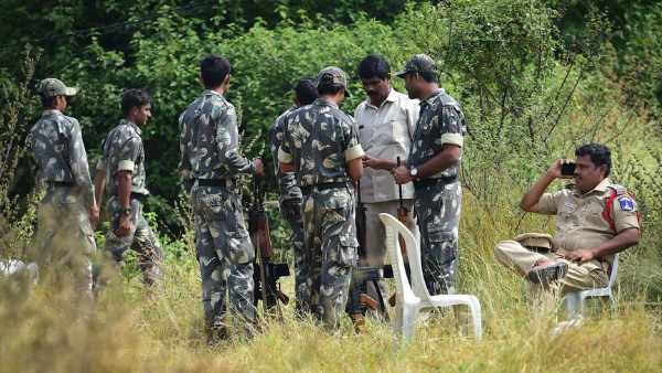मारे गए आरोपियों के परिजनों ने एनकाउंटर को बताया फर्जी