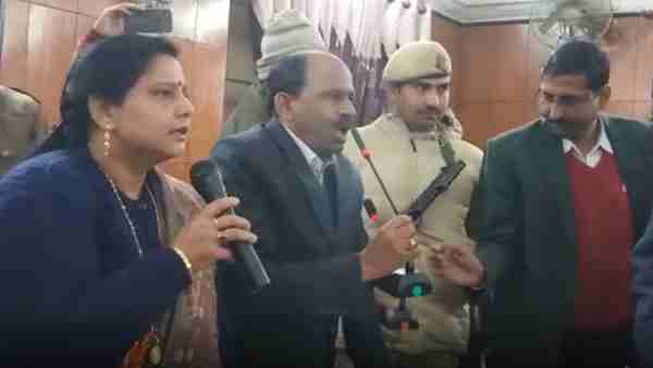 बैठक को स्थगित बैठक को स्थगित