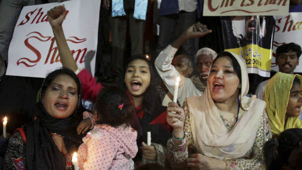 हिंदू और क्रिश्चियन सबसे ज्यादा पीड़ित